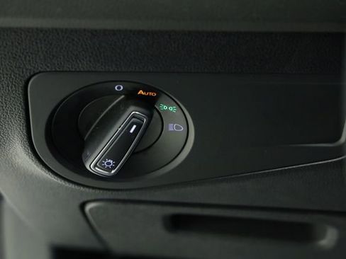 Used 2022 Volkswagen Tiguan SE image 30