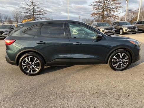 Used 2022 Ford Escape SE w/ SE Sport Appearance Package image 8