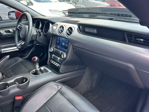 Used 2018 Ford Mustang GT Premium w/ Black Accent Package RWD image 9