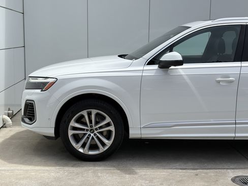 Used 2025 Audi Q7 3.0T Premium Plus AWD/4WD image 5