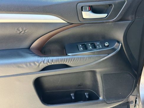 Used 2015 Toyota Highlander XLE FWD image 14