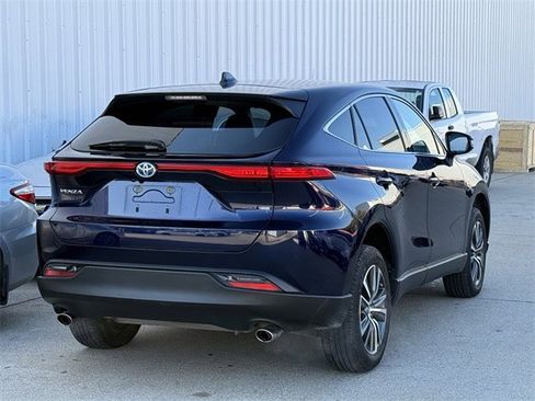 Used 2023 Toyota Venza LE image 4