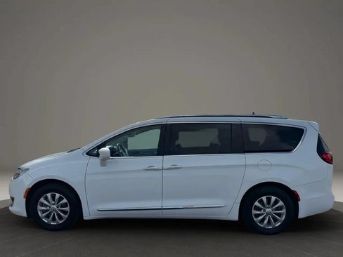 Used 2018 Chrysler Pacifica Touring-L FWD image 5