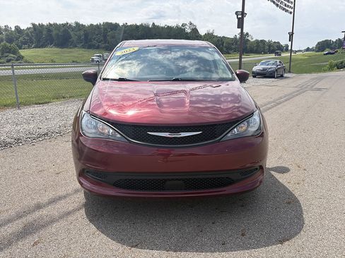 Used 2023 Chrysler Voyager LX FWD image 8
