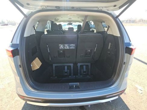 Used 2024 Kia Carnival EX image 32