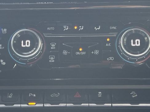 Used 2024 GMC Sierra 2500 AT4 w/ AT4 Premium Plus Package AWD/4WD image 5