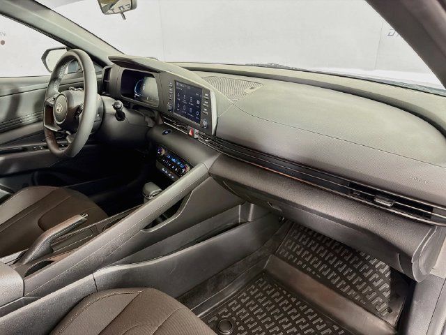 Used 2025 Hyundai Elantra Sport FWD image 33