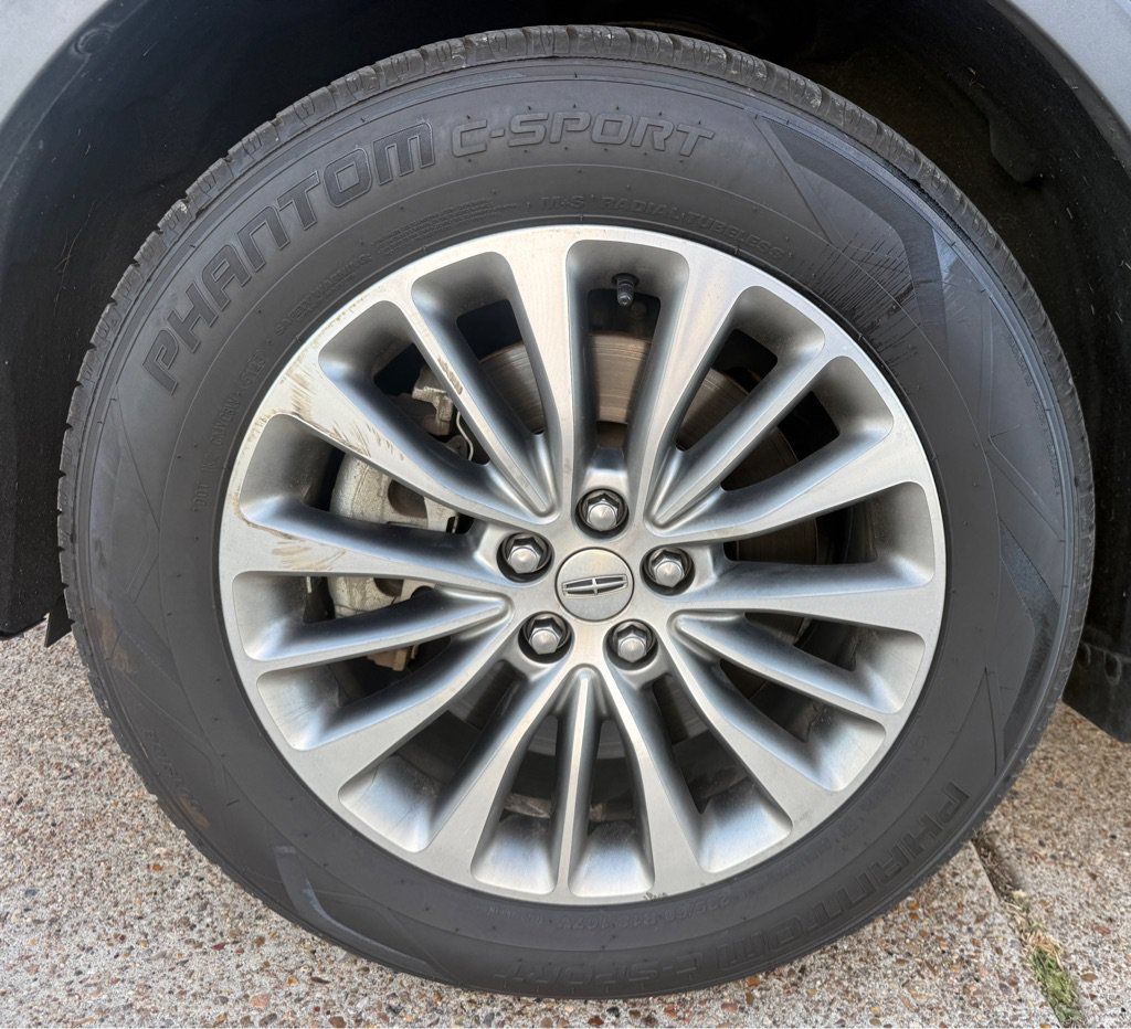 Used 2017 Lincoln MKX Select w/ Select Plus Package FWD image 22