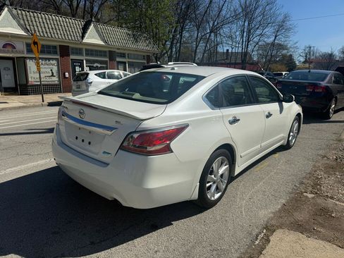 Used 2014 Nissan Altima 2.5 SL w/ Moonroof Package FWD image 6