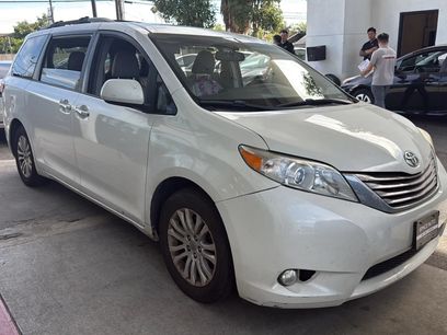 Used 2017 Toyota Sienna XLE Premium