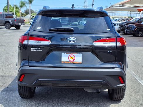 Certified 2025 Toyota Corolla Cross LE FWD image 5