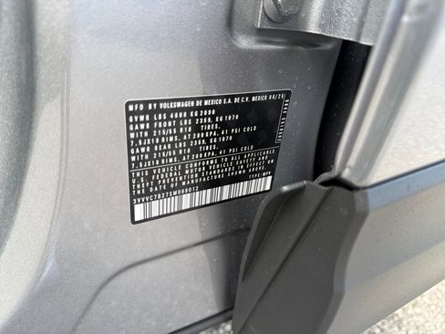 Used 2025 Volkswagen Taos SE w/ Panoramic Sunroof Package image 34