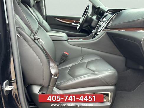 Used 2020 Cadillac Escalade Luxury w/ Escalade Sport Edition AWD/4WD image 11