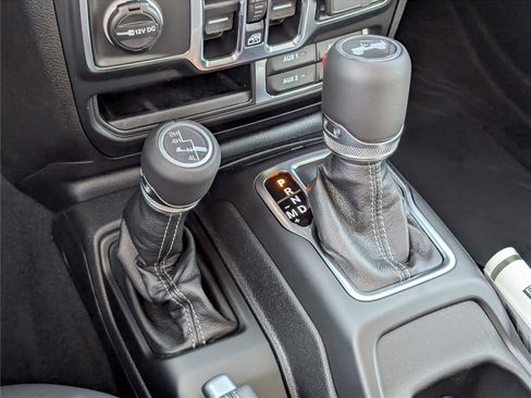New 2026 Jeep Wrangler Unlimited Sahara AWD/4WD image 19