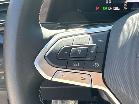 Used 2025 Volkswagen Atlas SE image 25