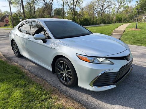 Used 2021 Toyota Camry XLE image 8