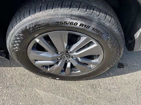Used 2025 Nissan Pathfinder SV FWD image 33