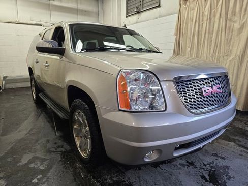 Used 2013 GMC Yukon XL SLT w/ Regional Value Package image 3