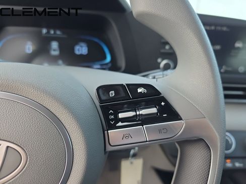 Certified 2025 Hyundai Elantra SE FWD image 18