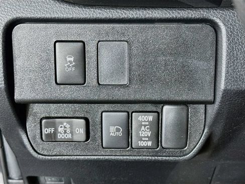 Used 2022 Toyota Tacoma TRD Off-Road w/ Technology Package AWD/4WD image 15