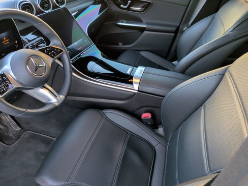 Used 2024 Mercedes-Benz GLC 300 image 24