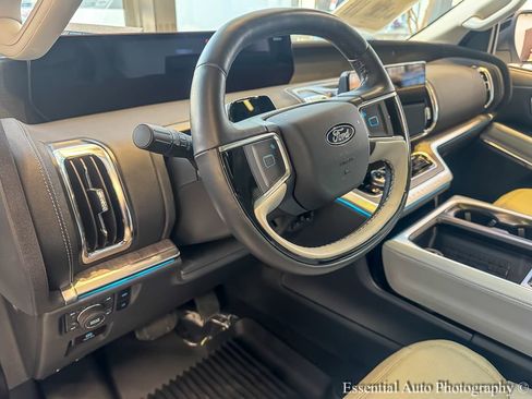 Used 2025 Ford Expedition Platinum w/ Platinum Ultimate Package image 11