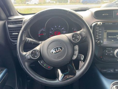 Used 2015 Kia Soul + w/ Audio Package FWD image 10