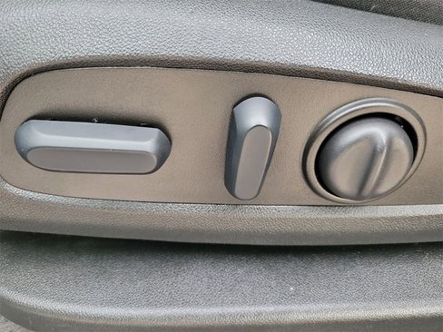 Used 2023 Chevrolet Equinox LS w/ LS Convenience Package image 17