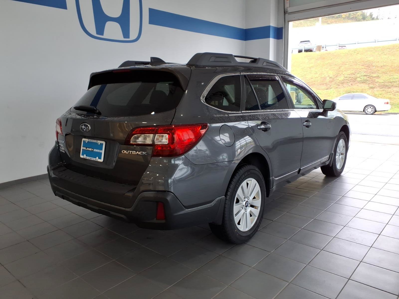 Used 2018 Subaru Outback 2.5i Premium AWD/4WD image 6