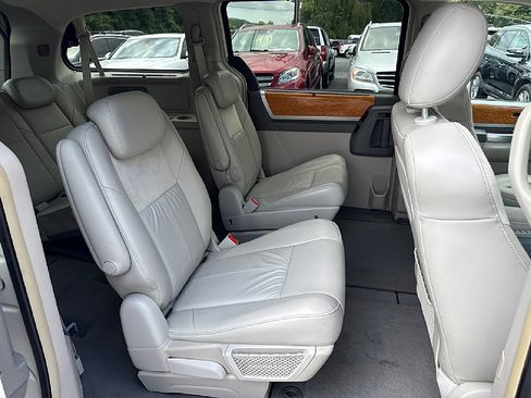 Used 2008 Chrysler Town & Country Limited w/ Entertainment Group #3 image 14