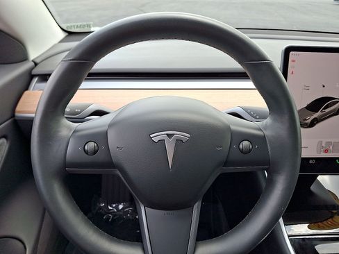Used 2018 Tesla Model 3 Mid Range RWD image 16