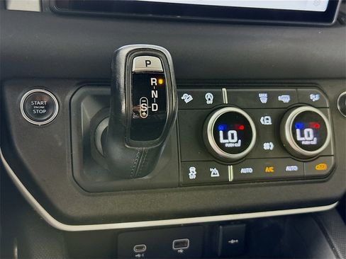 Used 2022 Land Rover Defender 90 X-Dynamic S image 17