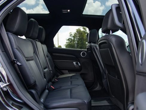 Used 2018 Land Rover Discovery HSE AWD/4WD image 35