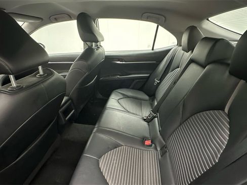 Used 2022 Toyota Camry SE image 7