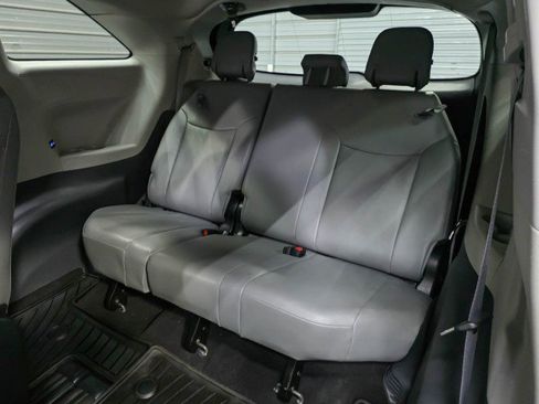 Used 2023 Toyota Sienna XLE FWD image 20