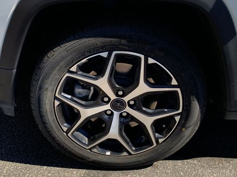 Used 2025 Jeep Compass Limited image 31