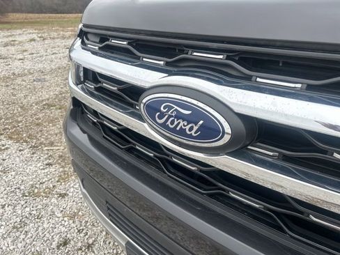 Used 2024 Ford Expedition Limited image 13