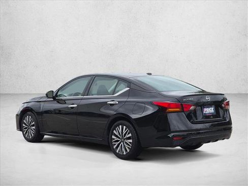 Used 2024 Nissan Altima 2.5 SV FWD image 7