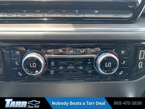 Used 2025 GMC Sierra 2500 SLT w/ SLT Premium Package AWD/4WD image 17