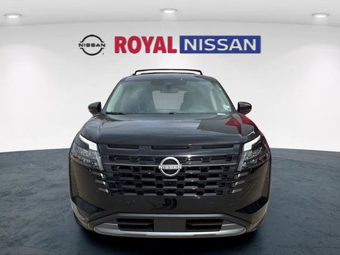 New 2026 Nissan Pathfinder Platinum w/ Cargo Package FWD image 2