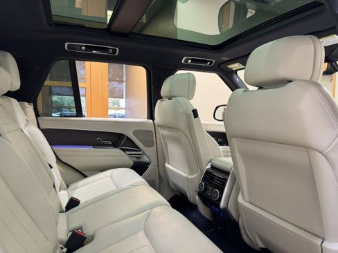 Used 2025 Land Rover Range Rover SE AWD/4WD image 15