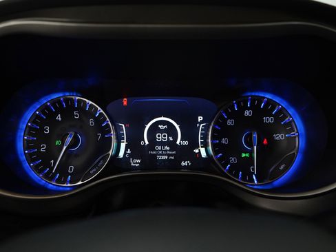 Used 2023 Chrysler Pacifica Touring-L FWD image 30