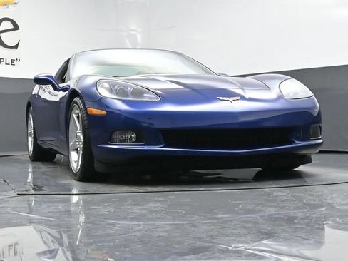 Used 2005 Chevrolet Corvette Coupe w/ Preferred Equipment Group RWD image 3