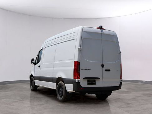 Used 2025 Mercedes-Benz Sprinter 2500 image 7