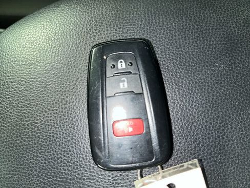 Used 2023 Toyota RAV4 XLE AWD/4WD image 24