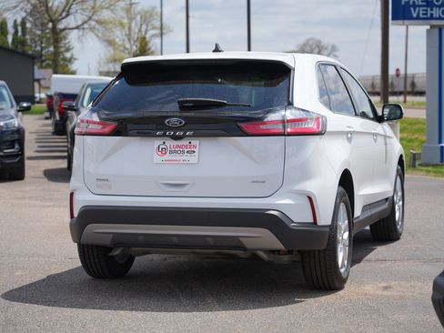 Used 2024 Ford Edge SEL w/ Convenience Package AWD/4WD image 3