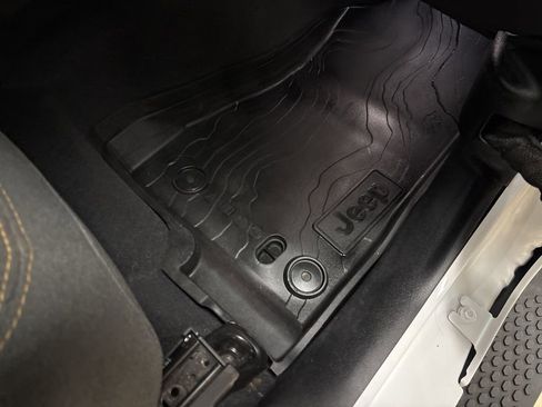 Used 2024 Jeep Wrangler Sport S image 37