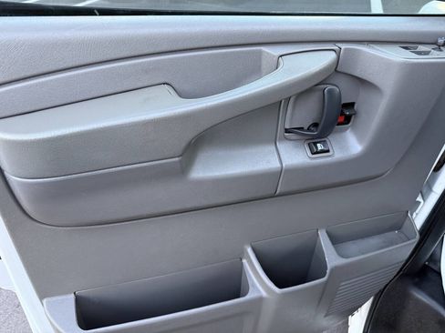 Used 2014 Chevrolet Express 2500 image 12