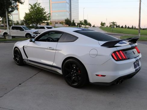Used 2019 Ford Mustang Shelby GT350R w/ GT350R Equipment Group 920A RWD image 5