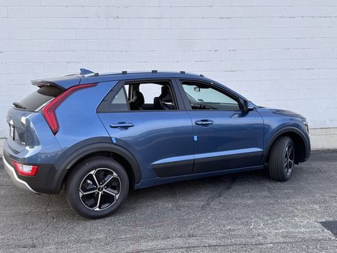 New 2025 Kia Niro EX image 8